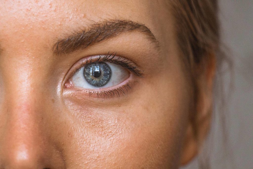 Was Tun Gegen Pellende Haut Im Gesicht Fettige Haut im Gesicht? Was tun? ᐅ Ursachen, Hausmittel uvm.