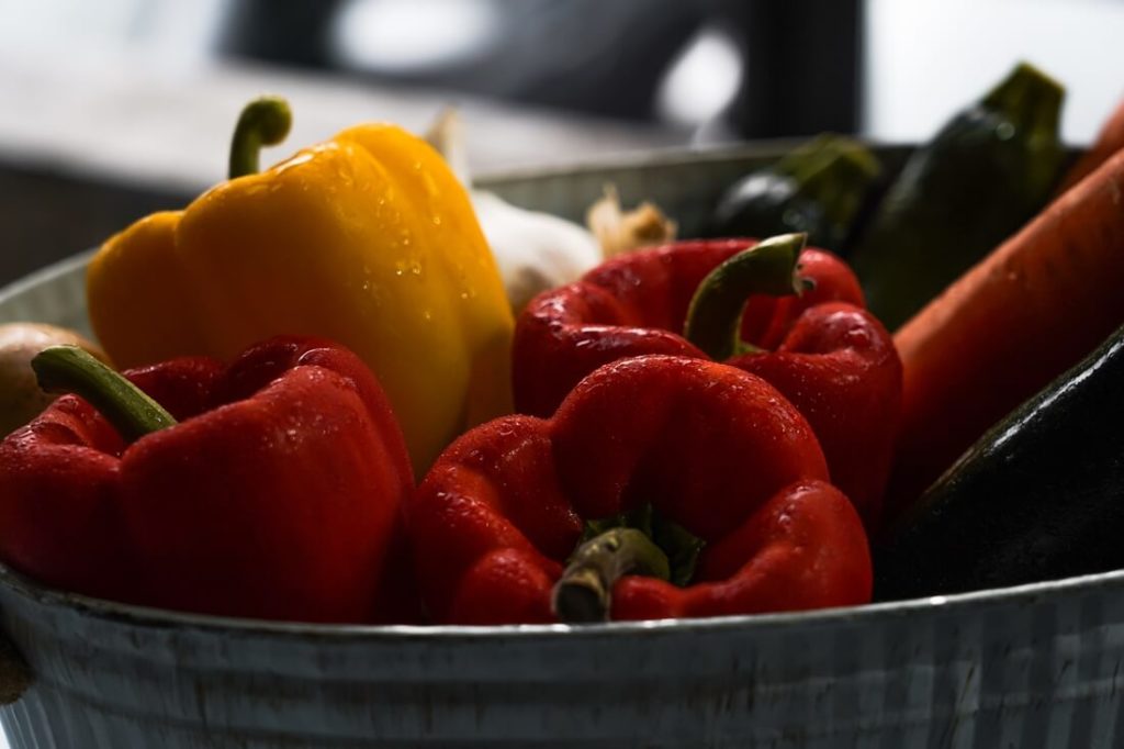 Richtige Ernährung bei Akne ᐅ Mit Tabelle und Rezepten